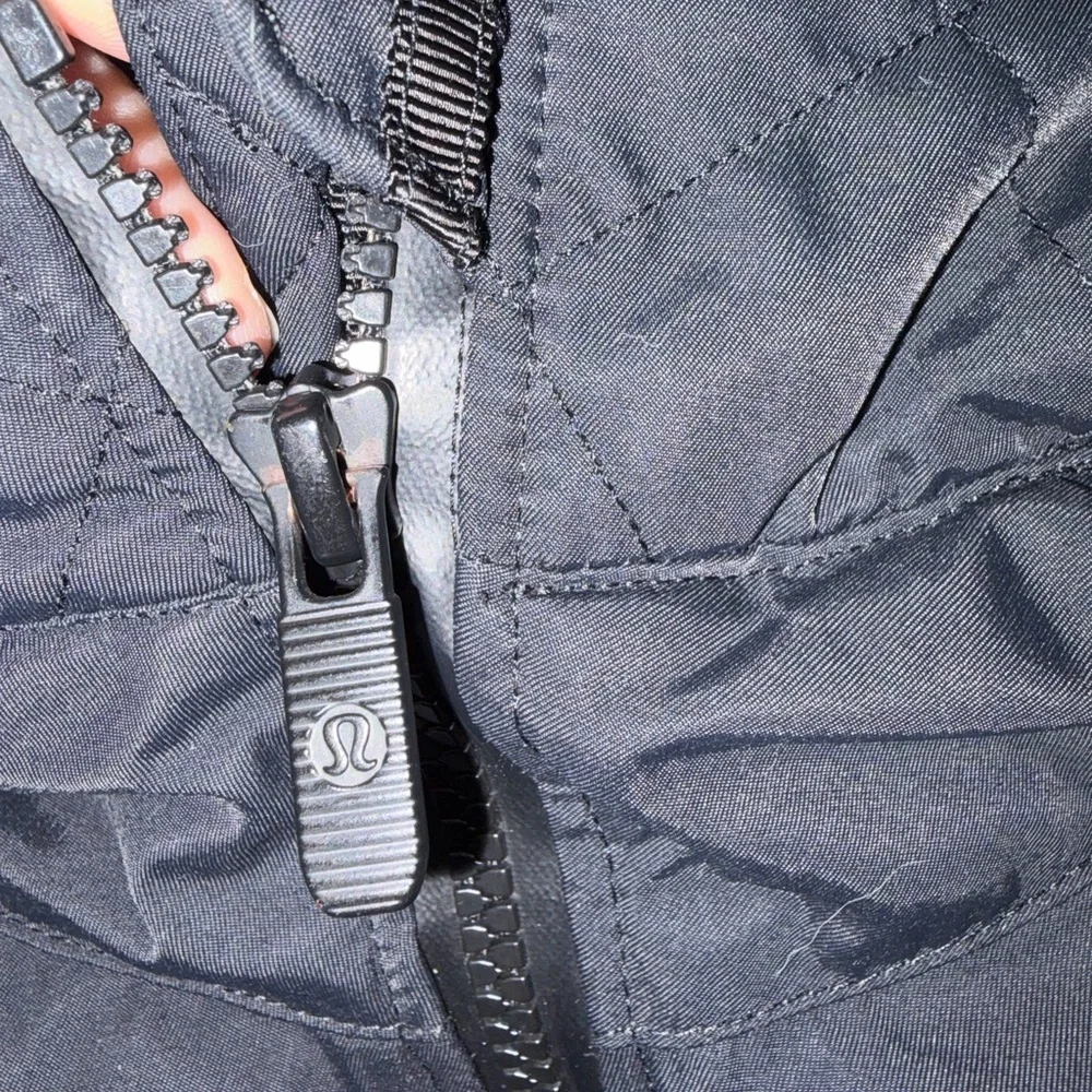 LULULEMON Fluff The Cold Parka 600-Fill Down Black Hooded Coat Size 2 - Picture 4 of 10